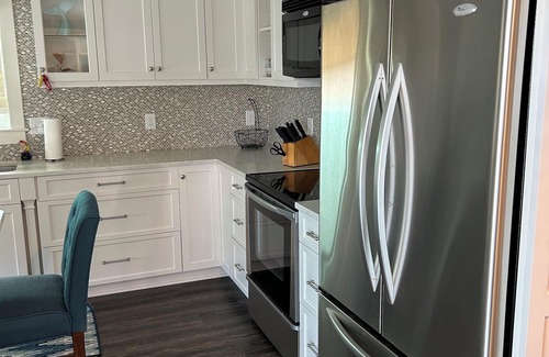 Supply Cabaña | New to Rental Market! Beautifully renovated canal home Pet Friendly
