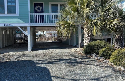 Supply Cabaña | New to Rental Market! Beautifully renovated canal home Pet Friendly