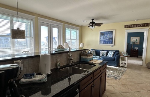 Galveston Condominio | New to rentals at Pointe West. On the Sunset Pool/Lazy River and viewing WestBay