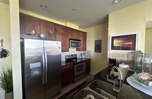 Galveston Condominio | New to rentals at Pointe West. On the Sunset Pool/Lazy River and viewing WestBay