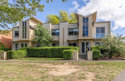 Braddon Apartamento | New to VRBO: 3BR Modern Apt | Prime Location 7 Mins to CBD!