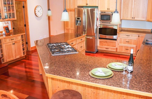 Prudenville Casa | NEW TO VRBO Beautiful beachfront 5-bedroom 3 1/2 bathroom home with WIFI and AC.