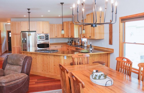 Prudenville Casa | NEW TO VRBO Beautiful beachfront 5-bedroom 3 1/2 bathroom home with WIFI and AC.
