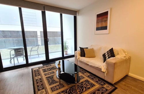 Kingston Apartamento | New to VRBO: Kingston Foreshore Contemporary Apartment