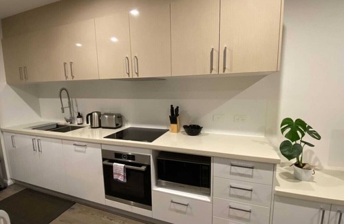 Kingston Apartamento | New to VRBO: Kingston Foreshore Contemporary Apartment