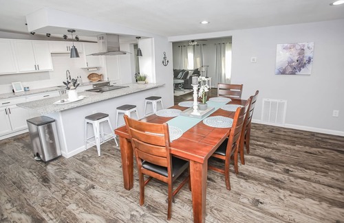 Cedar Lane Casa | NEW to VRBO! Minutes to the beach! Family-sized Home w/ creek views & fishing!