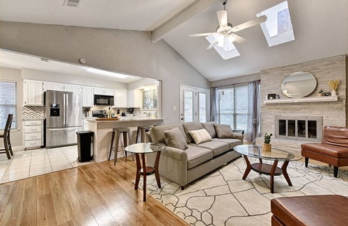North Richland Hills Casa | New to Vrbo Pool, Game room w/ arcades, Hot tub, Outdoor living, BBQ, firepit