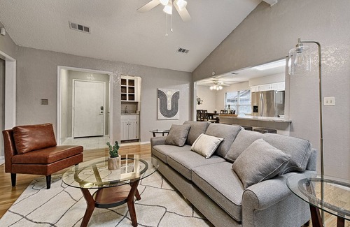North Richland Hills Casa | New to Vrbo Pool, Game room w/ arcades, Hot tub, Outdoor living, BBQ, firepit