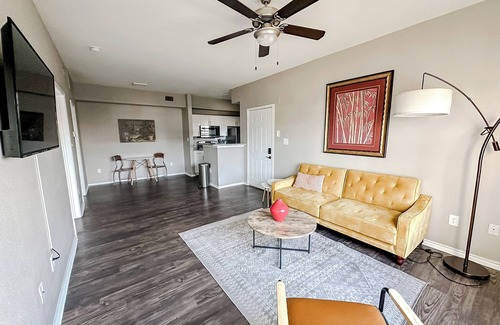 South Side Apartamento | New to Vrbo Sleepover Beautiful 1BD/1BA + Gym - Corpus Christi