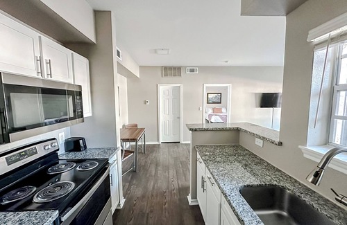 South Side Apartamento | New to Vrbo Sleepover Cozy 1BD/1BA + Gym - Corpus Christi