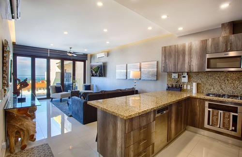 Puerto Vallarta Condominio | New top floor ocean view quiet side at Nayri 1 block from beach