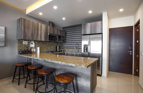 Puerto Vallarta Condominio | New top floor ocean view quiet side at Nayri 1 block from beach
