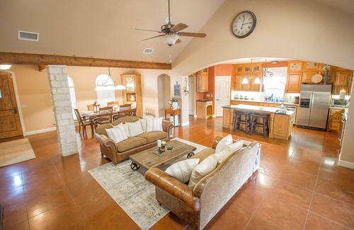 New Braunfels Casa | ¡NUEVO! Town & Country Luxury Oasis en 6 Acres cerca de Gruene, TX