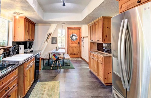 Wimberley Casa | NEW Treehouse at Link Lane 2 Acres w Hot Tub