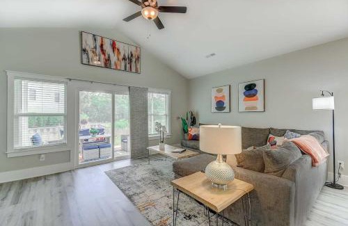 Little River Casa | New Tucked Away Quiet Beach Haven