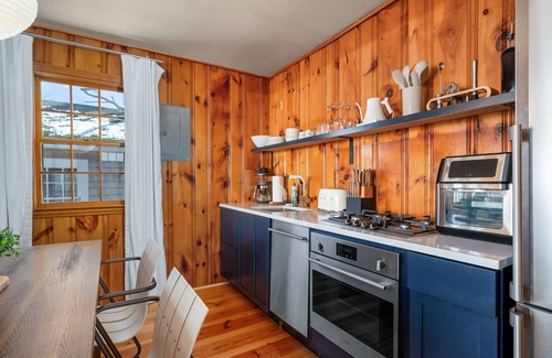 Dennis Port Cabaña | New! Two Bedroom, One Bath Near Beach With Sunroom