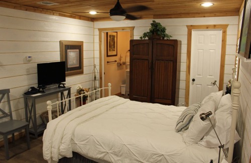 Weatherford Casa | Nuevo, sala de estar, 1 dormitorio 1 baño, suite privada independiente.