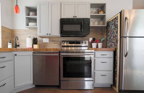 Canon City Casa | New · Unique 2-bedroom retreat in Cañon City