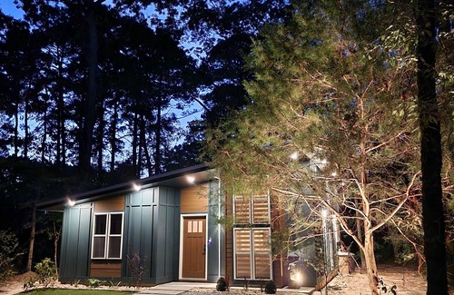 Talahi Island Cabaña | New, unique custom-built cottage, between Savannah and Tybee Island.
