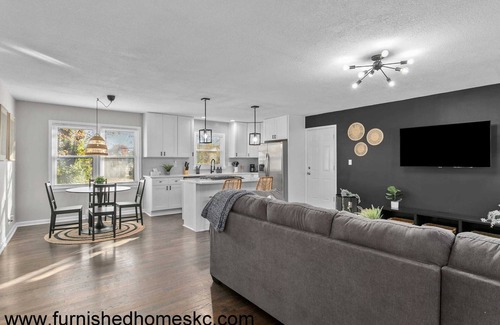 Fairway Casa | New Updates 2BRHome/Close to Plaza/Quiet/Walkable