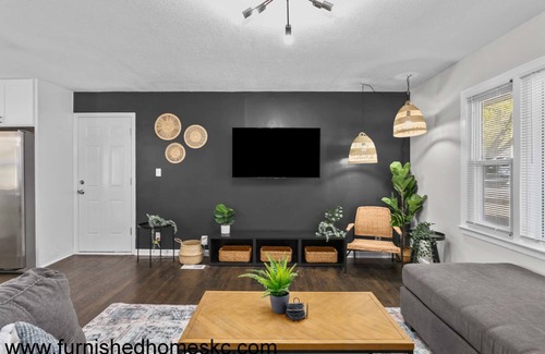 Fairway Casa | New Updates 2BRHome/Close to Plaza/Quiet/Walkable