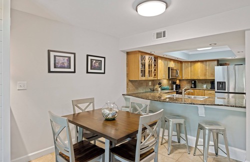Isle of Palms Condominio | New Updates! Pool Access, Oceanside, Desirable Seagrove Location!