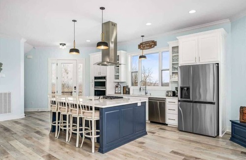 Smithville Casa | New build - Upscale home w/ Center Hill Lake Views! Perfect for families and groups. Deck & Games.