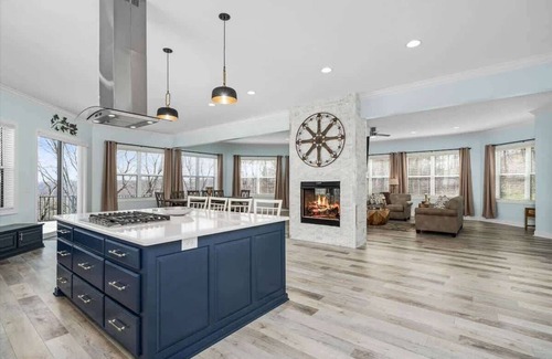 Smithville Casa | New build - Upscale home w/ Center Hill Lake Views! Perfect for families and groups. Deck & Games.
