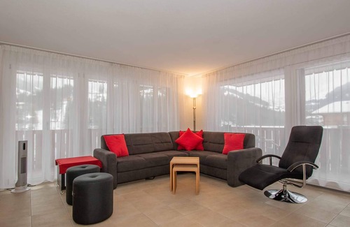 Adelboden Apartamento | Apartamento nuevo de 4 habitaciones para 6 personas en las afueras de Adelboden.