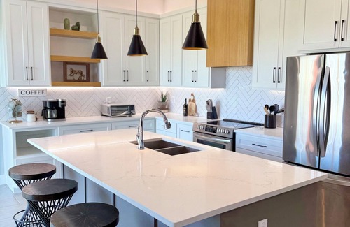 Fort Worth Casa | NEW Vibrant Southwest Vibes home, 5 Minutes to Downtown FW