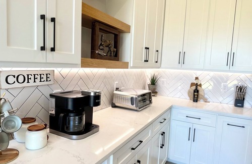 Fort Worth Casa | NEW Vibrant Southwest Vibes home, 5 Minutes to Downtown FW