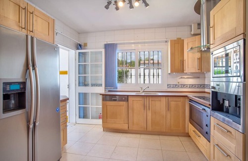 Benalmadena Costa Villa | ¡¡¡NUEVO!!! Villa, piscina climatizada, jacuzzi- 5 minutos a pie de la playa, cerca de Puerto Marina