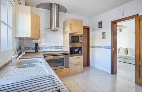 Benalmadena Costa Villa | ¡¡¡NUEVO!!! Villa, piscina climatizada, jacuzzi- 5 minutos a pie de la playa, cerca de Puerto Marina