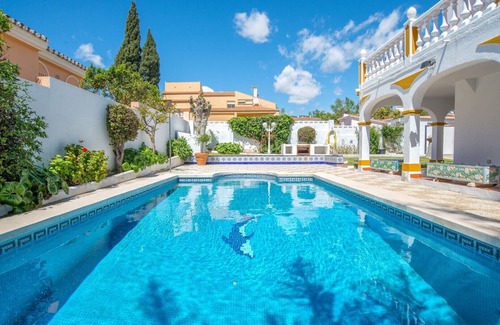 Benalmadena Costa Villa | ¡¡¡NUEVO!!! Villa, piscina climatizada, jacuzzi- 5 minutos a pie de la playa, cerca de Puerto Marina