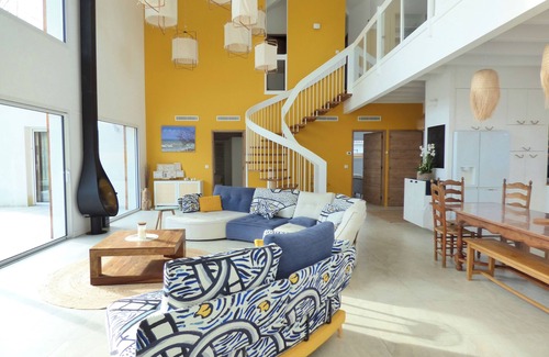 Leon Villa | NEW ! Villa HELIOSEA * Heated Pool * Air conditioning * Jacuzzi * French Balls