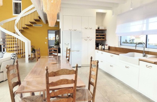 Leon Villa | NEW ! Villa HELIOSEA * Heated Pool * Air conditioning * Jacuzzi * French Balls