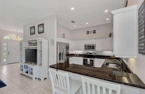 Rotonda Lakes Villa | Nueva villa en el lago en la hermosa naturaleza.