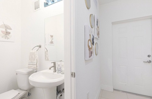Central Fort Lauderdale Villa | New Villa Palmera - 5BR Home for big Families - Near Florida Keys