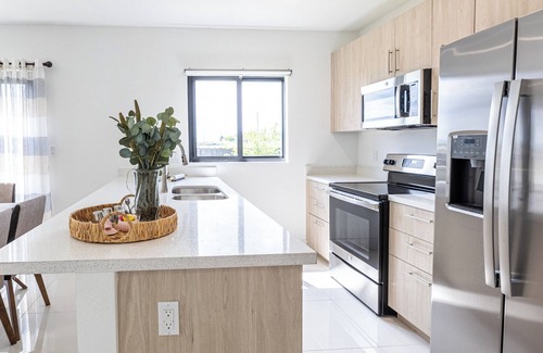 Central Fort Lauderdale Villa | New Villa Palmera - 5BR Home for big Families - Near Florida Keys