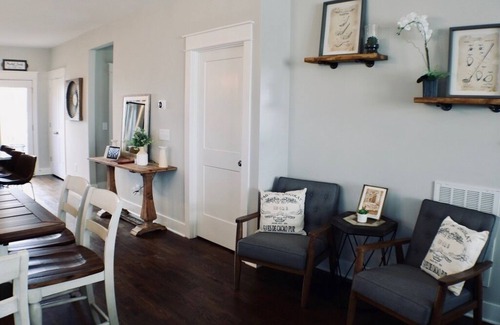 Woodbine Casa | Nuevo VRBO ♫ 3 millas al centro de la ciudad ♫ A pie de café y comida