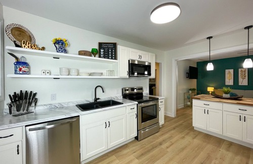 Mount Berry Casa | NEW w/ King Bed Near Tennis Center & Berry College