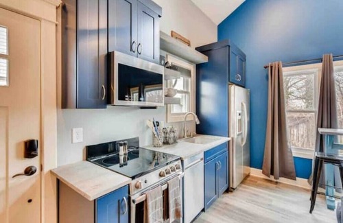 Eastwood Casa | New walkable home with FREE off-street parking and 2 king beds