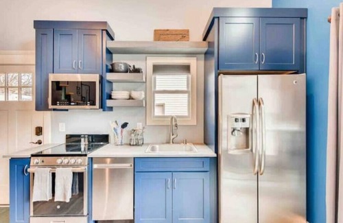 Eastwood Casa | New walkable home with FREE off-street parking and 2 king beds