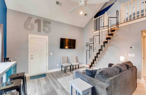 Eastwood Casa | New walkable home with FREE off-street parking and 2 king beds