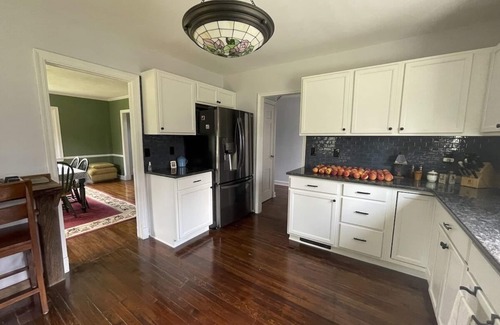 Mount Pocono Cabaña | NEW~Warm, Modern 3BR Lodge/Cabin w/ Wood-Burn Fireplace