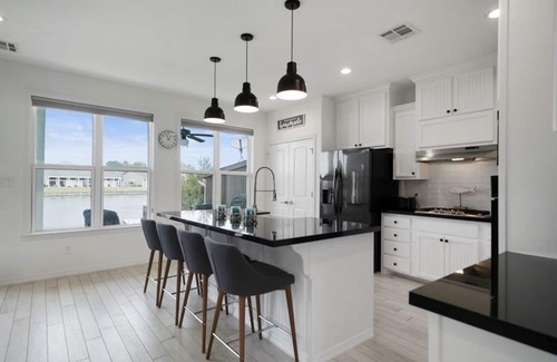 April Sound Casa | New Waterfront House with Golf Cart!
