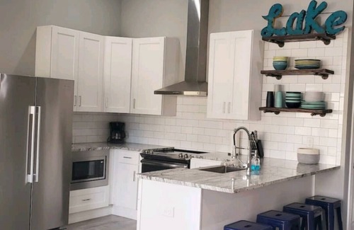 Barium Springs Casa | NEW! Waterfront Lake Norman -Hot tub, dock, kayaks, paddleboards
