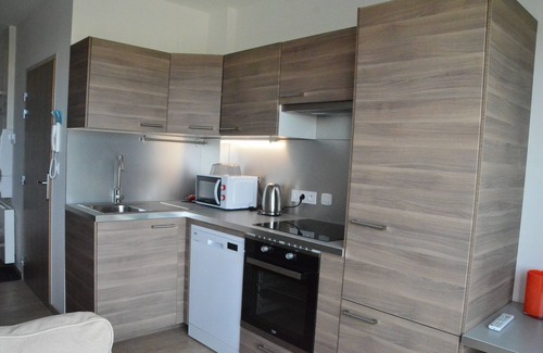 Plomodiern Apartamento | New waterfront rental with sea view