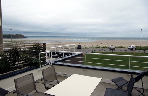 Plomodiern Apartamento | New waterfront rental with sea view
