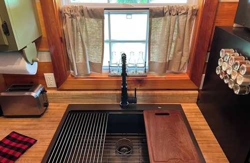 Del Rio Cabina | New! Whispering Waters Cabin on the French Broad River